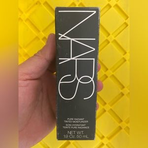 Nars radiant tinted moisturizer 2355 Cuba Medium 3